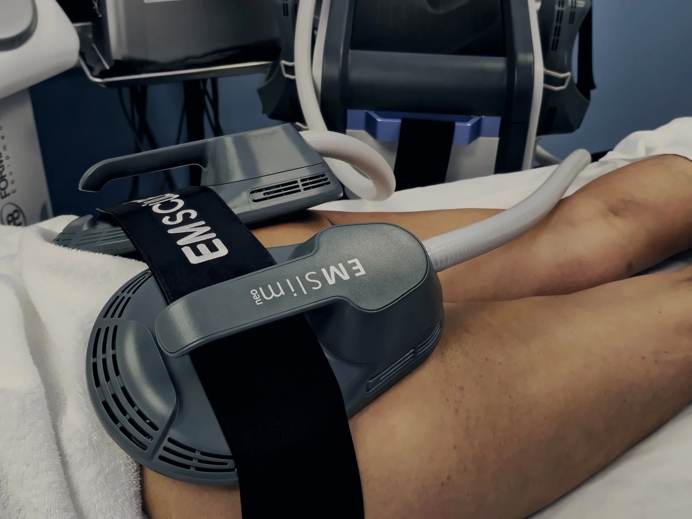 EMSCULPT NEO applicators during a body treatment at Essence